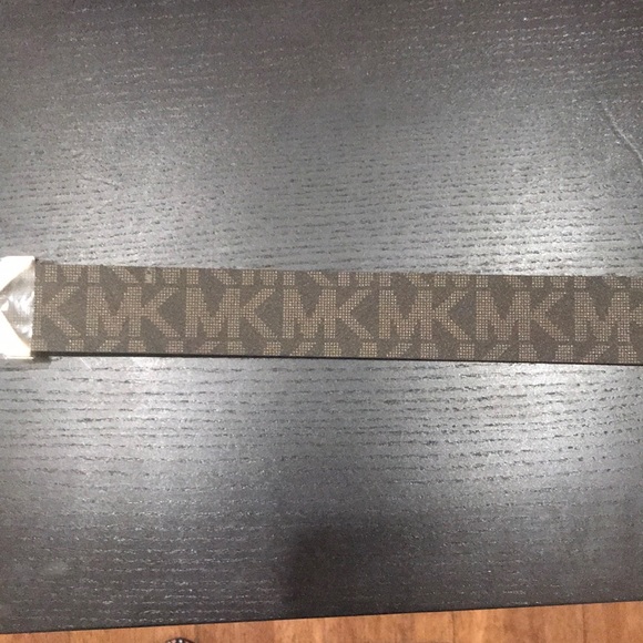 Michael Kors Logo belt - Picture 3 of 3